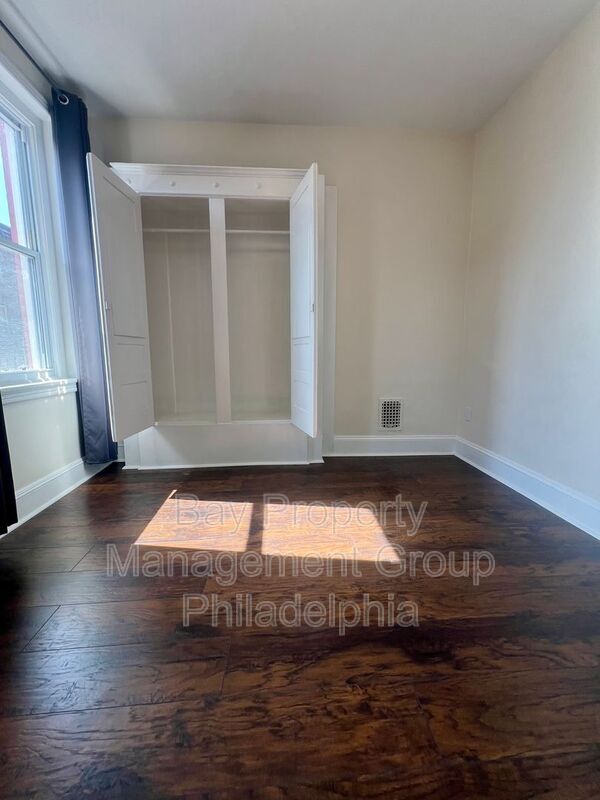 Building Photo - 2165 W Grange Ave