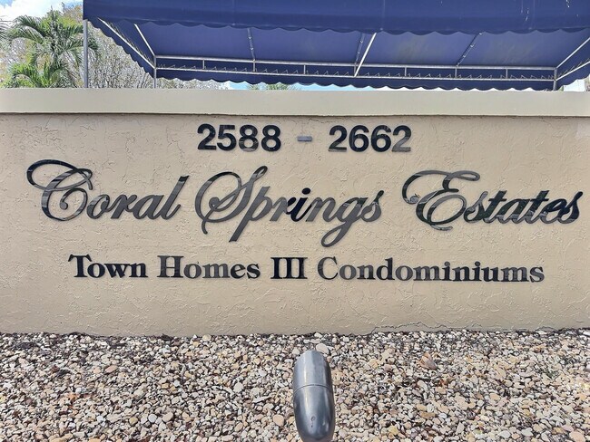 Building Photo - 2652 Riverside Dr