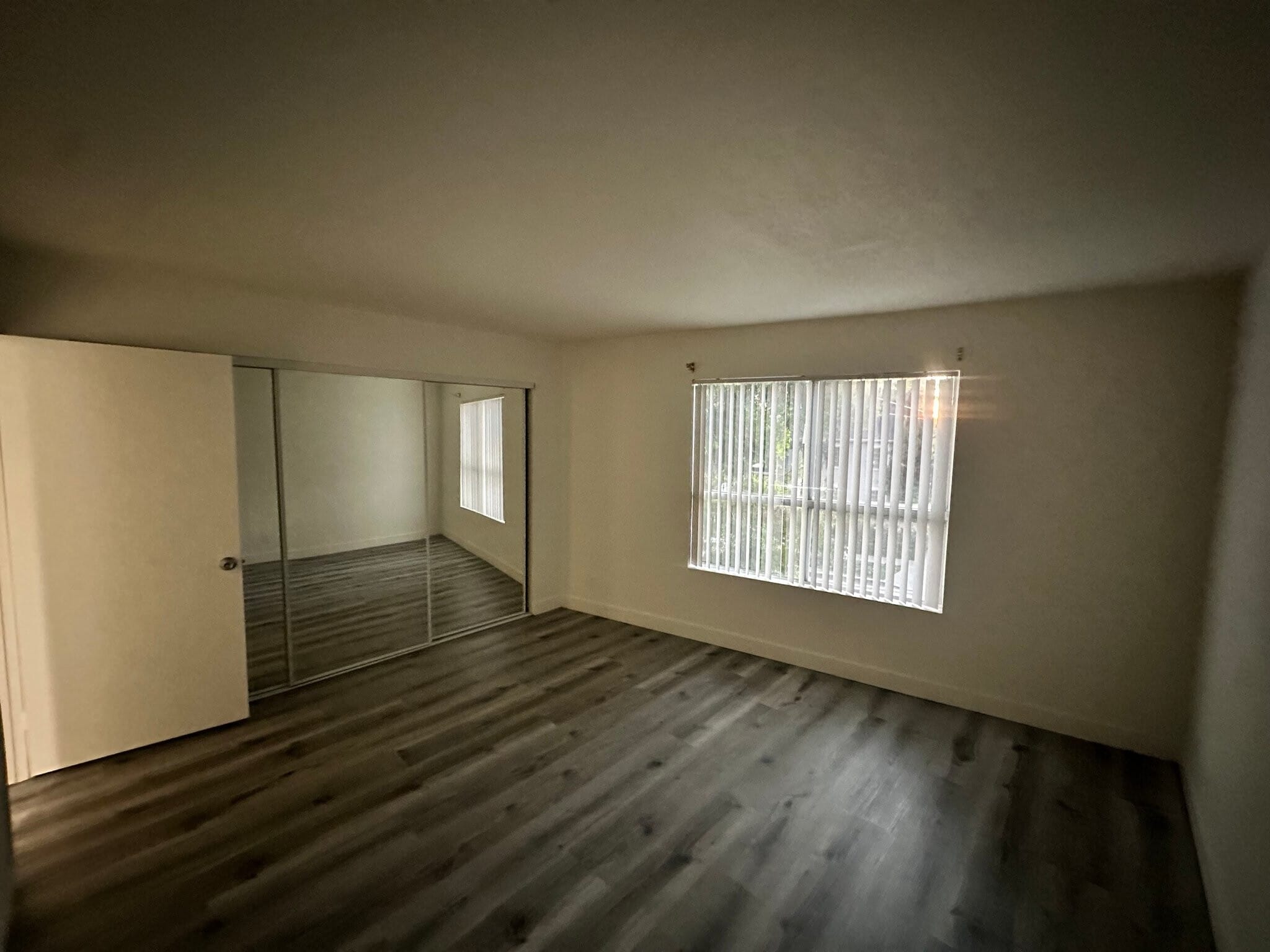 Building Photo - 15009 Moorpark St