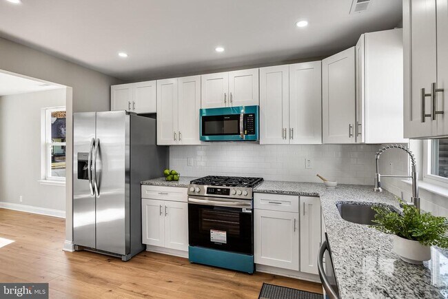 Building Photo - 104 W Park Ave