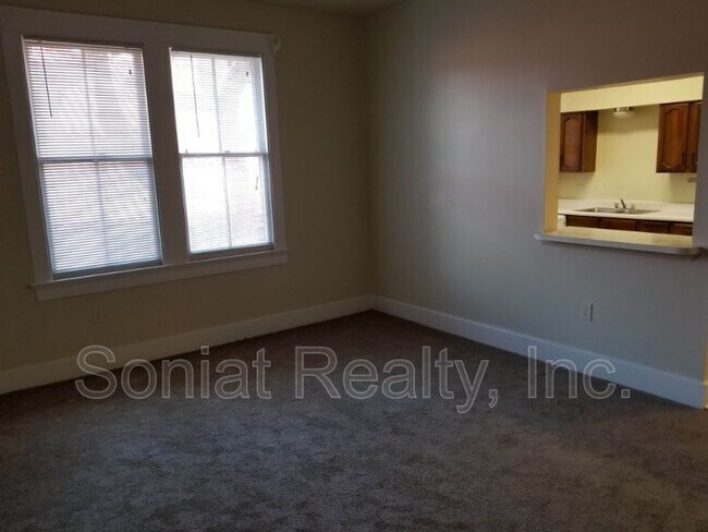 Building Photo - 110 S Pierce St