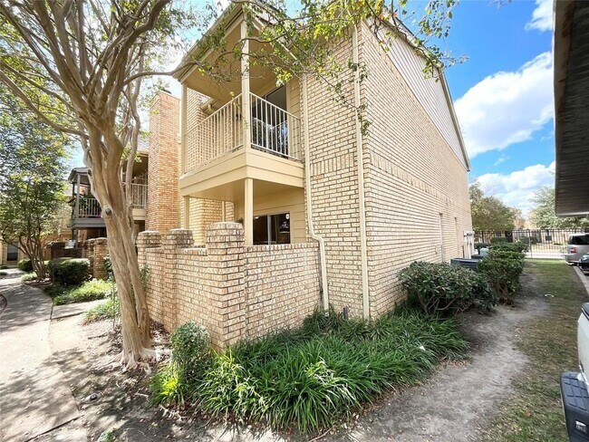 Building Photo - 1515 Sandy Springs Rd