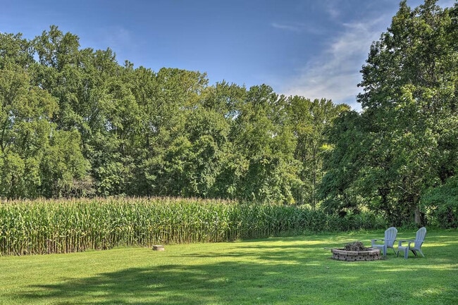 Building Photo - 240 Farmhouse Ln