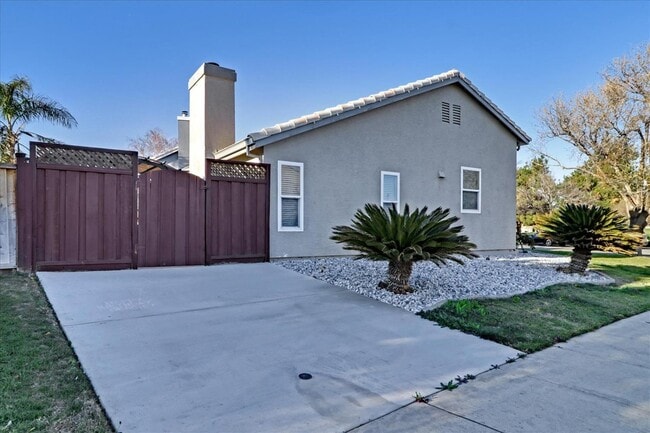 Building Photo - 1437 Promenade Cir