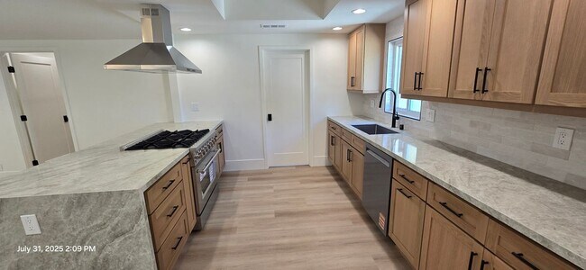 Building Photo - 3024 Sonrisa Dr