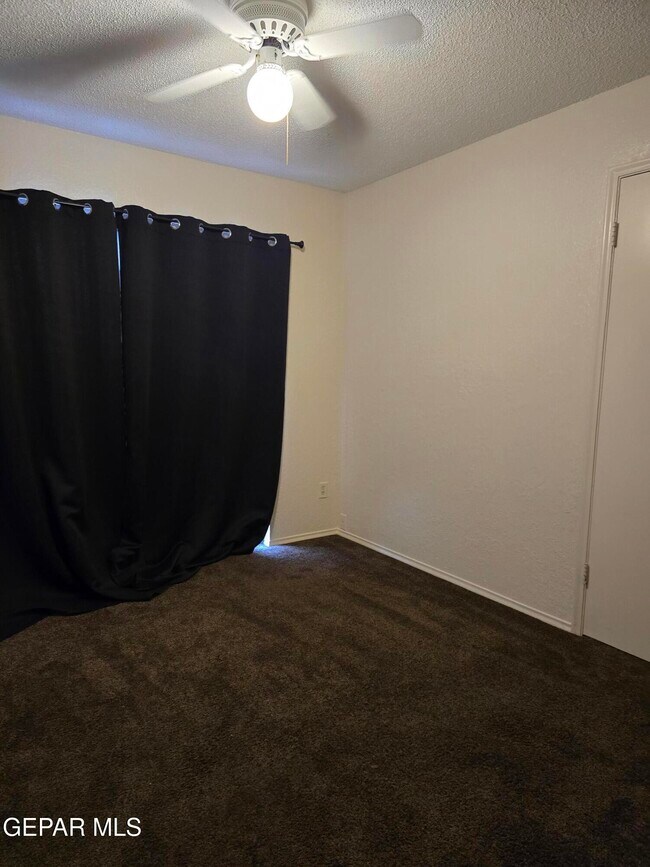 Building Photo - 6201 Escondido Dr