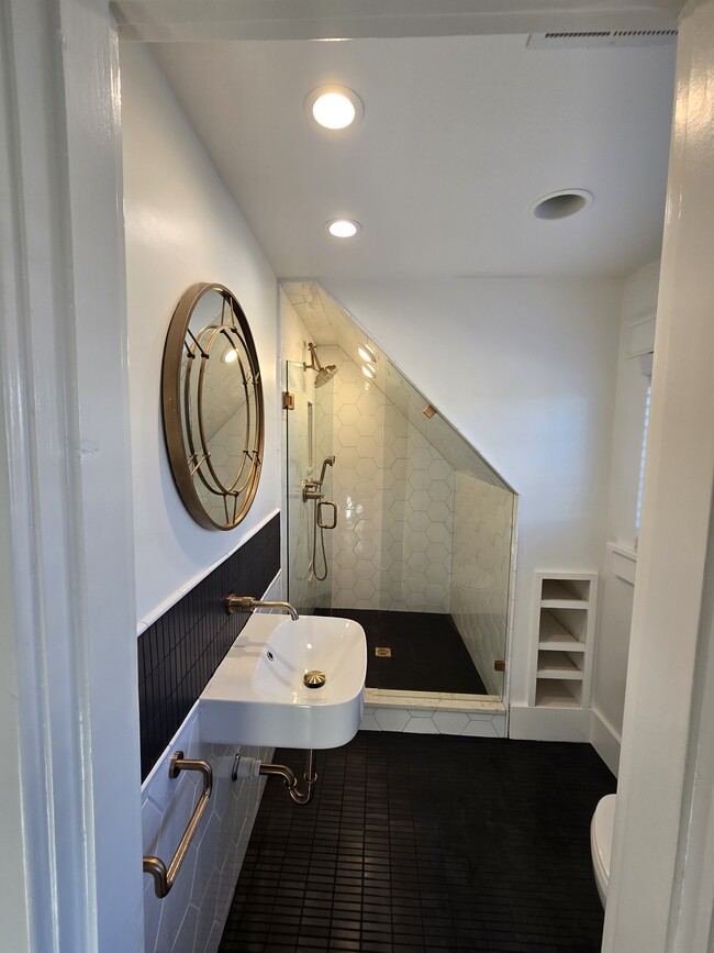 Building Photo - 1514 Sweetbriar Ave