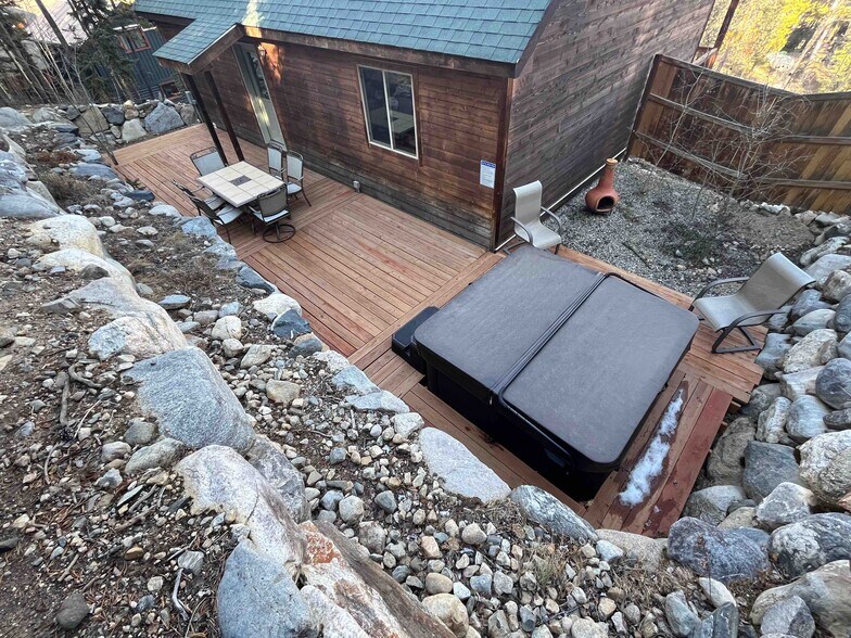 Building Photo - 511 N Aspen St