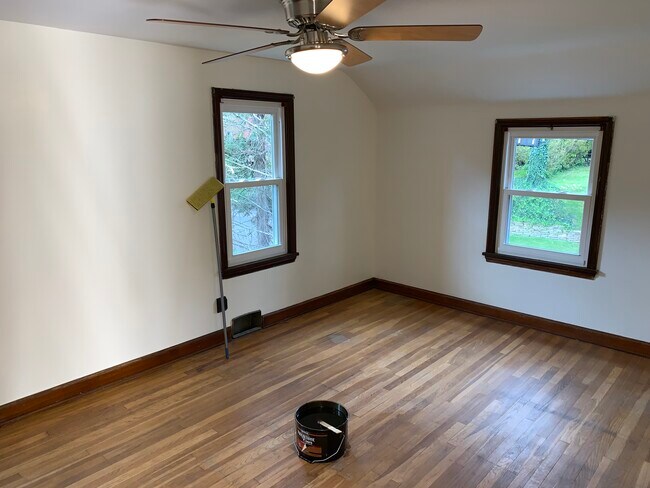 Building Photo - 1015 Willow Dr