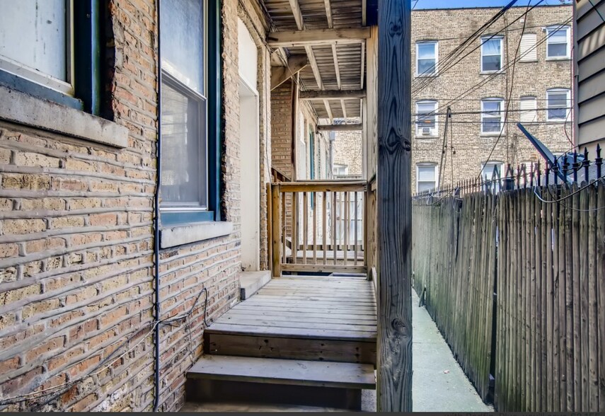 Private Back Patio Entrance - 2403 N Hamlin Ave