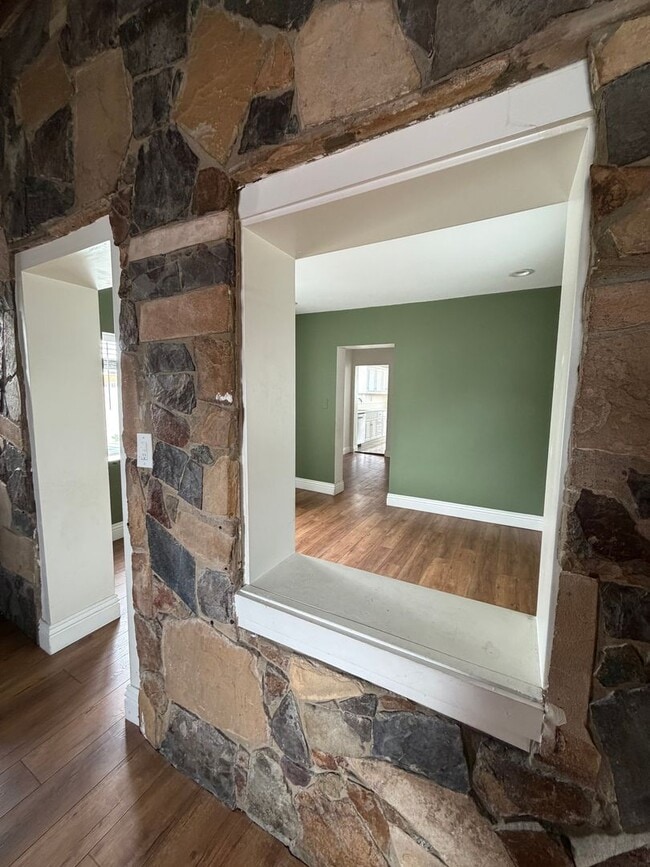 Building Photo - 108 E Date St