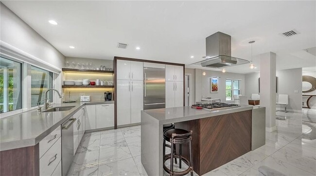 Building Photo - 245 Bird Key Dr