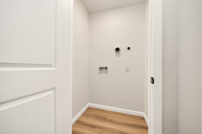 Building Photo - 2407 Crestdale Dr