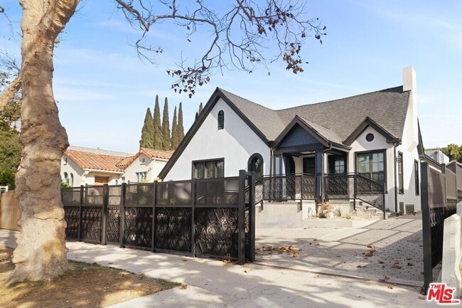 Primary Photo - 314 S Orange Dr