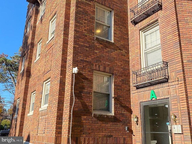 Building Photo - 144 W Allens Ln