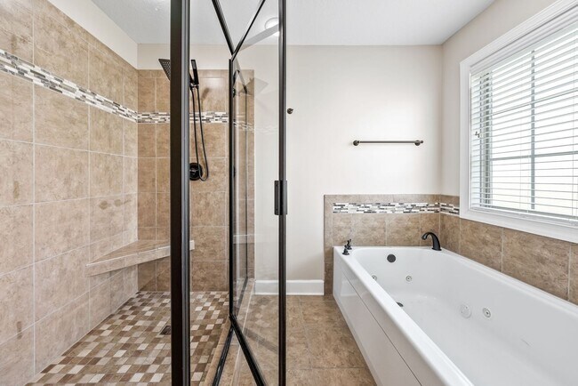 Building Photo - Pet Friendly Three Bedroom with Bonus!