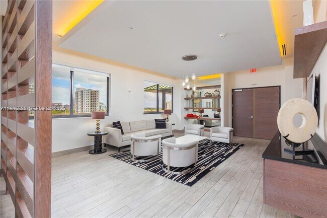 Building Photo - 999 SW 1st Ave