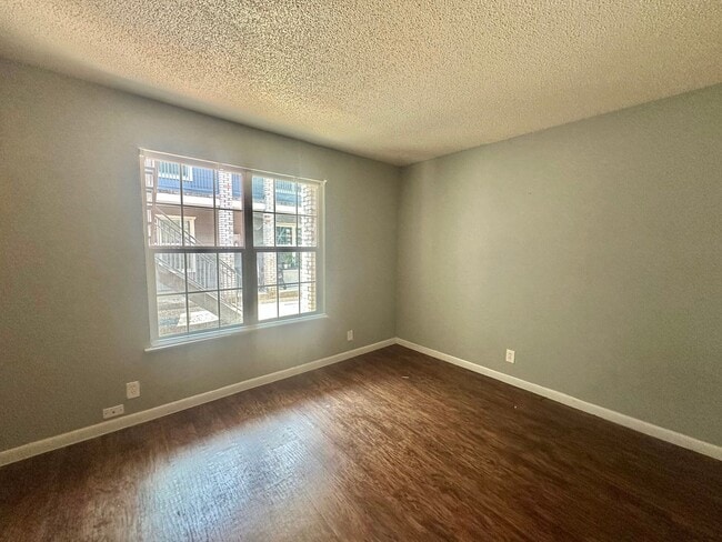 Building Photo - 1 BED 1 BATH IN AUSTIN TX!