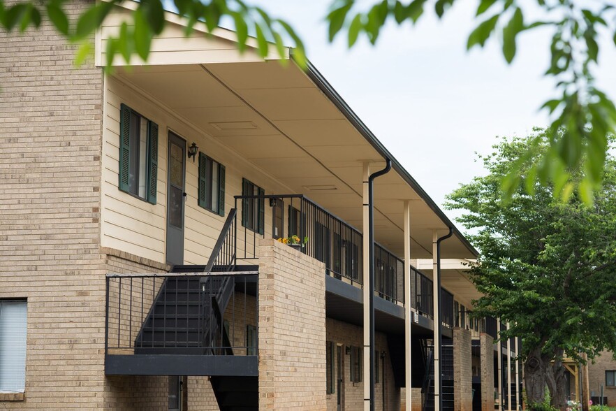 Primary Photo - Mallard Creek Apartments