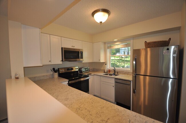 Building Photo - 181 Riverside Townhouses Rd