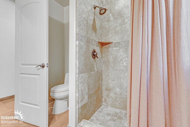 Building Photo - Charming 3Bdm 2Ba Home with Gated Entry an...