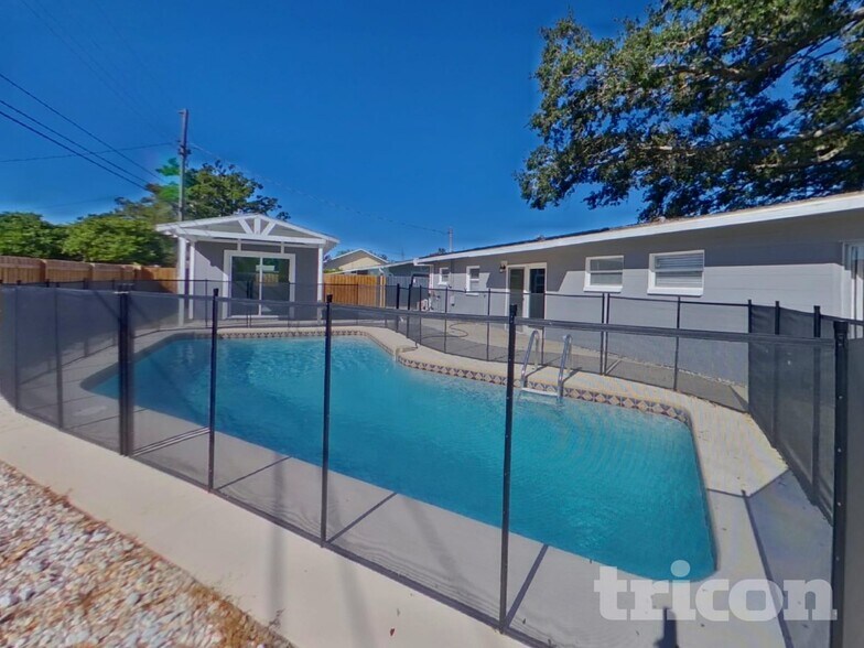 Building Photo - 5590 26th Ave N