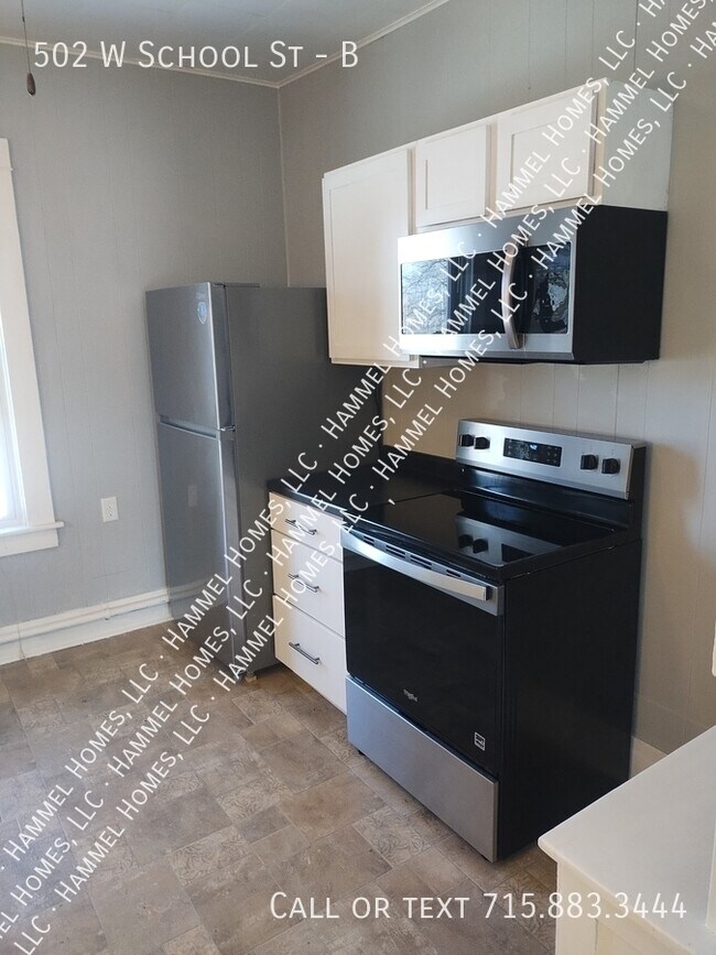 Building Photo - 502 W School St