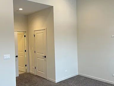 Building Photo - 790 E Irving Park Rd