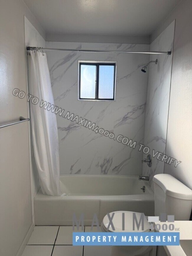 Building Photo - 559 N Sparn St