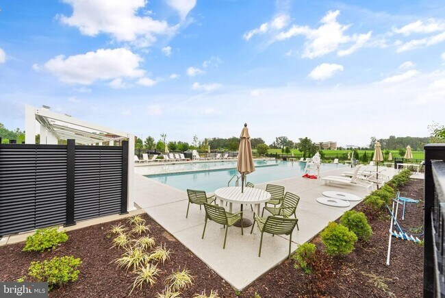 Building Photo - 43443 Croson Ln