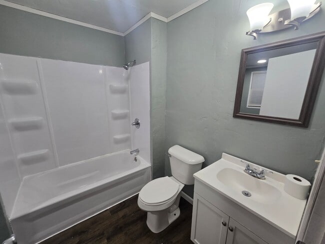 Building Photo - 406 N Bridge St