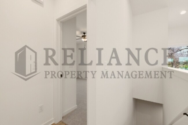 Building Photo - 5301 N Pinecrest Ct
