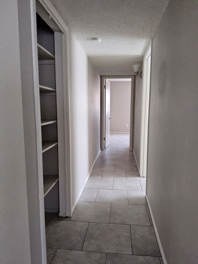 Building Photo - 3 Bedroom 2 Bath Home for Rent