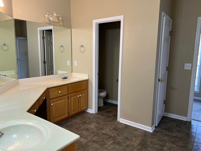 Building Photo - 205 Southfield Ct