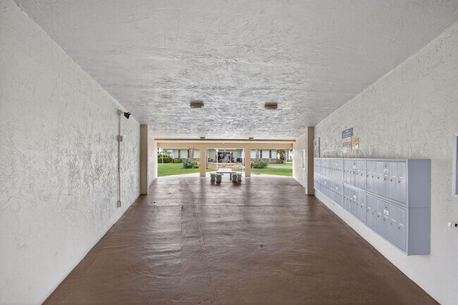 Building Photo - 700 Village Green Ct