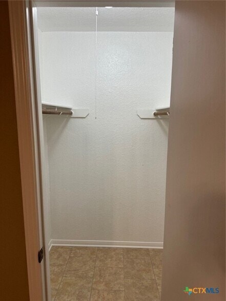 Building Photo - 1713 Mona Dr