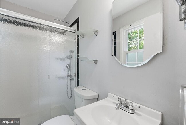 Building Photo - 8609 Woodview Dr