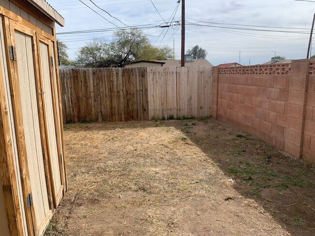 Building Photo - 1 Bedroom - 1 Bath -  Plus Office - 795 Sq...