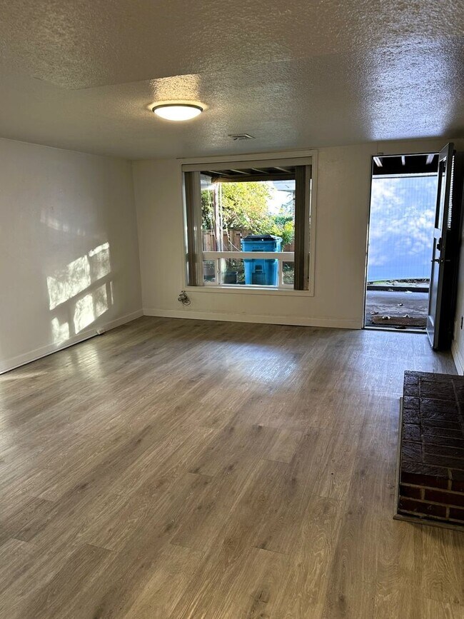 Building Photo - OS 1518