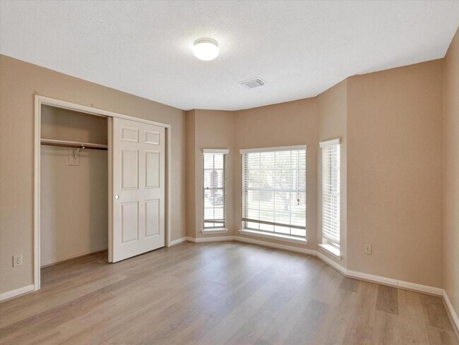 Building Photo - 16423 Ash Point Ln