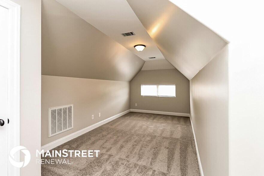 Building Photo - 212 Falling Waters Way