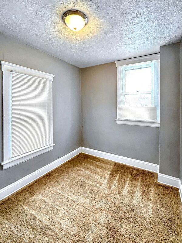 Building Photo - 5806 Bonna Ave