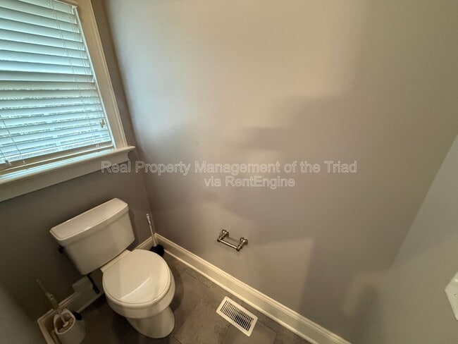 Building Photo - 2528 N Beech Ln