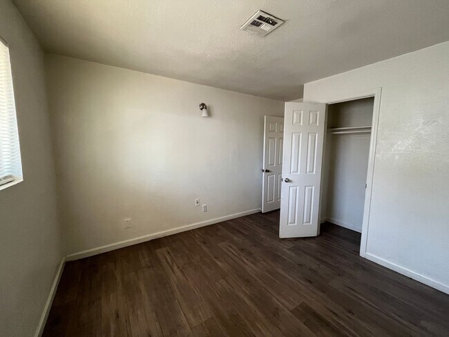 Building Photo - 373 N Nevada St