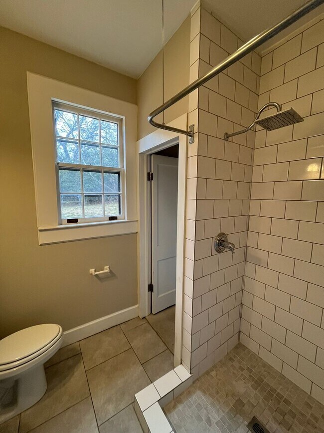 Building Photo - Blending Relaxation & Sophistication to Create the Ideal Place.