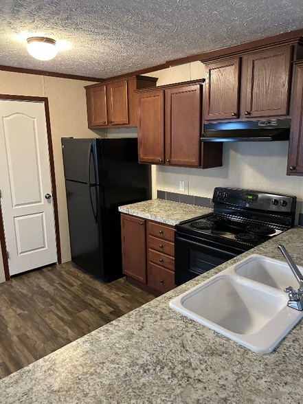 Building Photo - 9859 Shepherd Rd