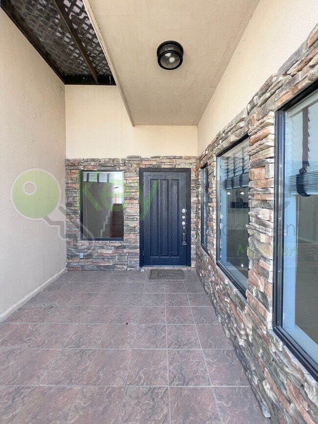 Building Photo - Beautiful 4B/2.5B Home in Mcallen