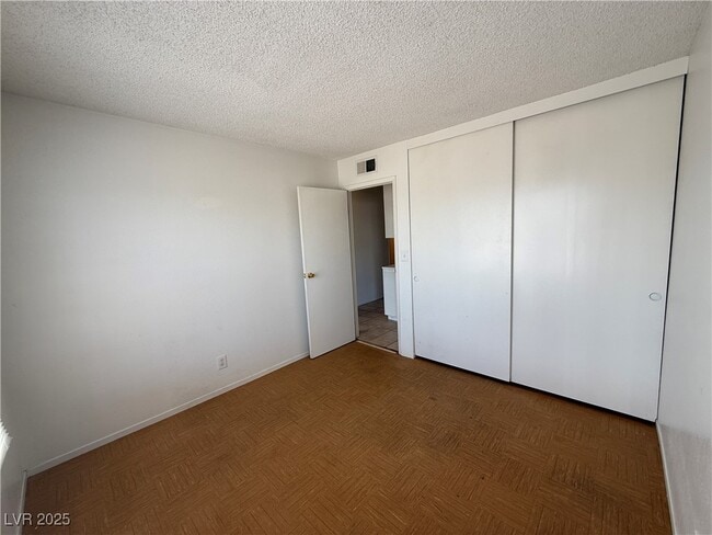 Building Photo - 2206 Sunnyslope Ave
