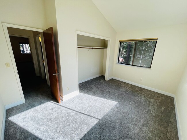 Building Photo - Spacious 4 bed 3 bath house for RENT in So...