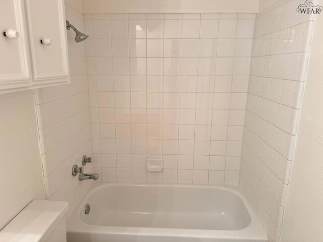 Building Photo - 1611 Bell St